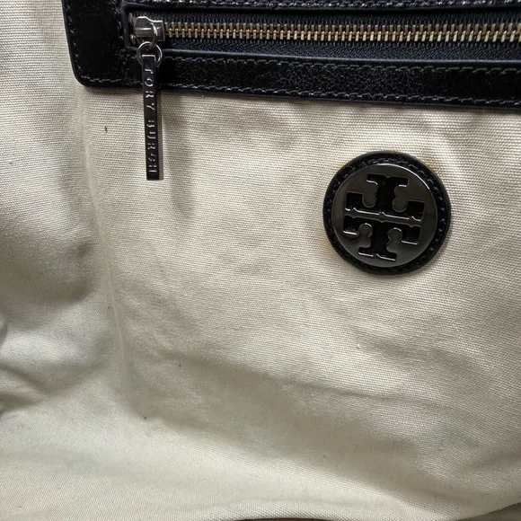 Tory Burch Embossed Tote Bag & Wallet set - Picture 7 of 8